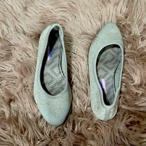Super cute flats extra comfy!